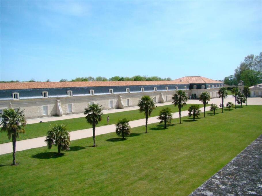 T2 Meuble Pour Curistes, Vacanciers Et Stagiaires Рошфор Экстерьер фото