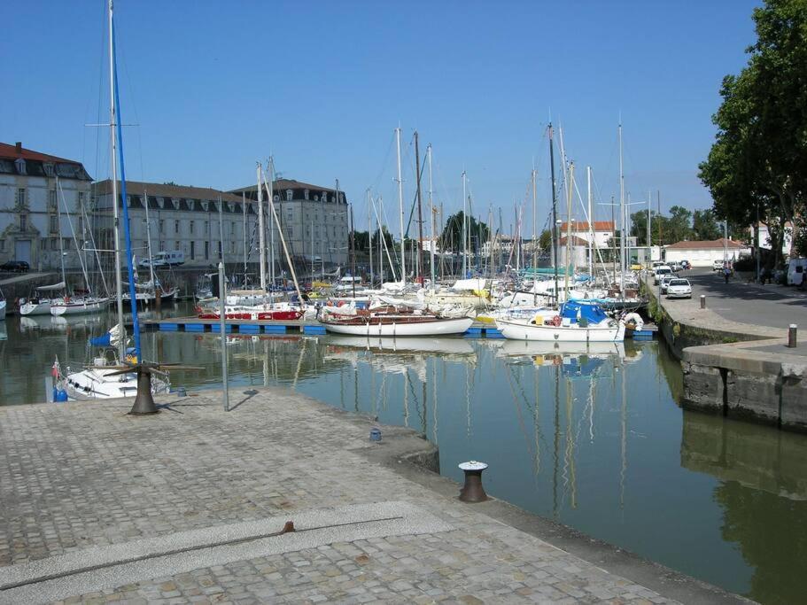 T2 Meuble Pour Curistes, Vacanciers Et Stagiaires Рошфор Экстерьер фото
